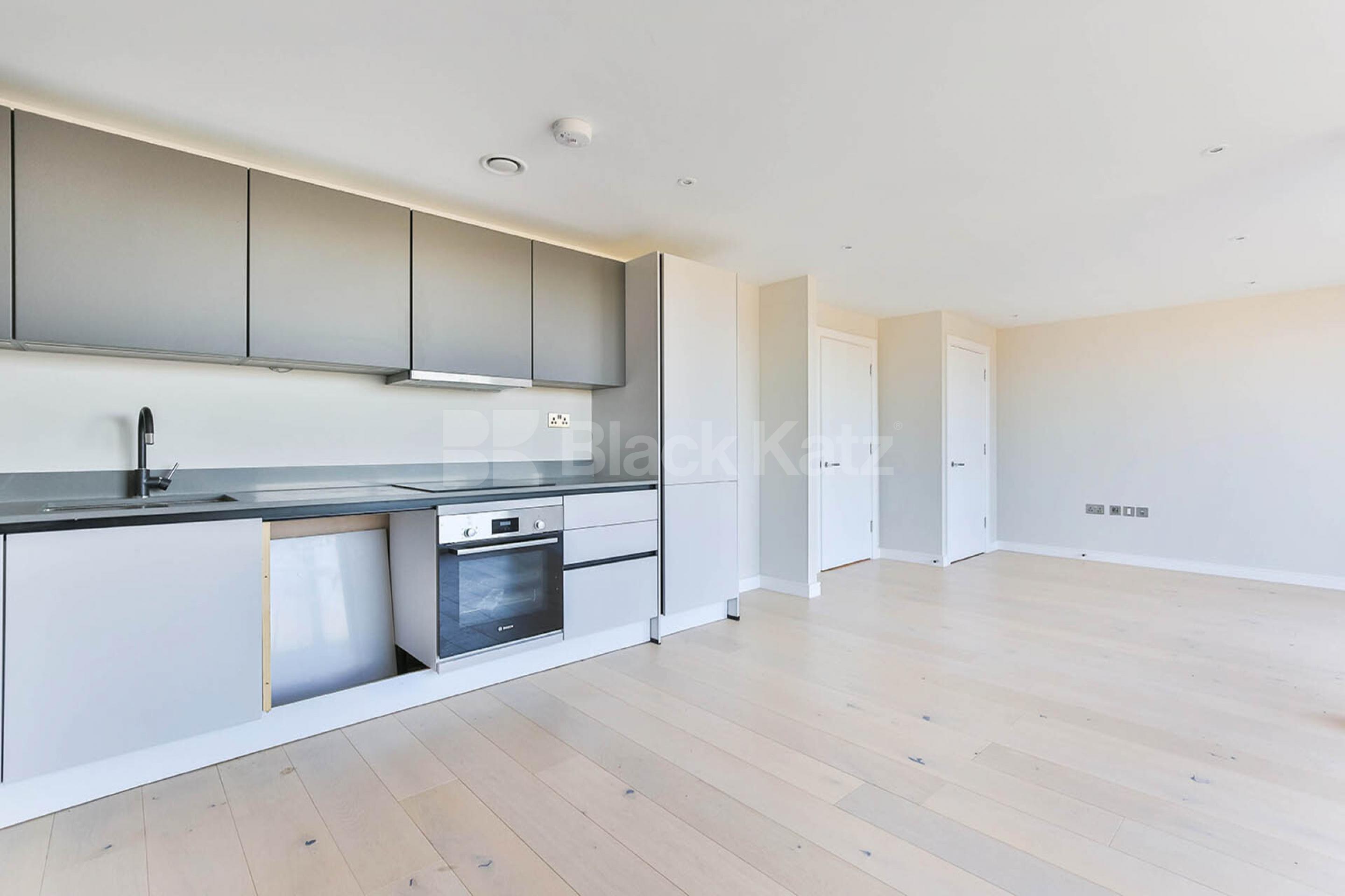 Spacious 600sq ft 1 bedroom apartment with a private terrace Tottenham Lane, Crouch End  n8